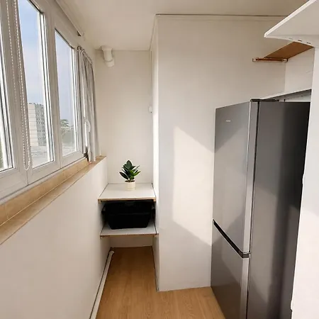 아파트 Large, Bright With Balcony, 4 Bedrooms 몽트생아이그난
