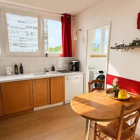 아파트 Large, Bright With Balcony, 4 Bedrooms *